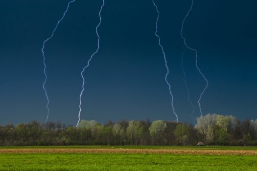  雷サージによる感電を防ぐにはどうすれば？知っておきたい雷のこと